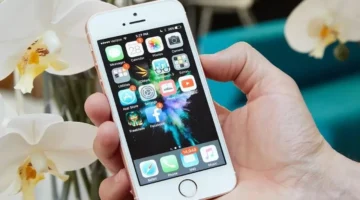 أبل يُدرج أول iPhone SE ضمن الأجهزة القديمة جداً لعام 2025